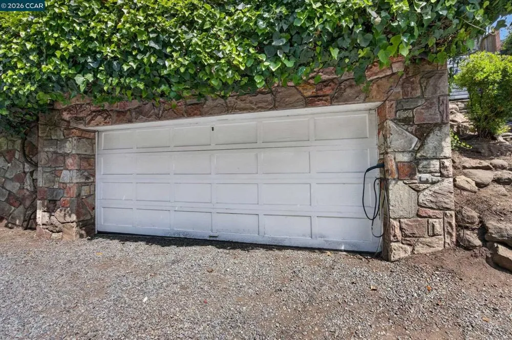 112 Camino Sobrante Orinda, CA 94563