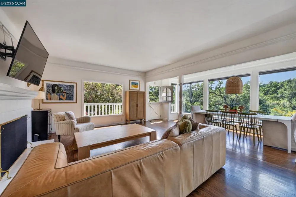112 Camino Sobrante Orinda, CA 94563