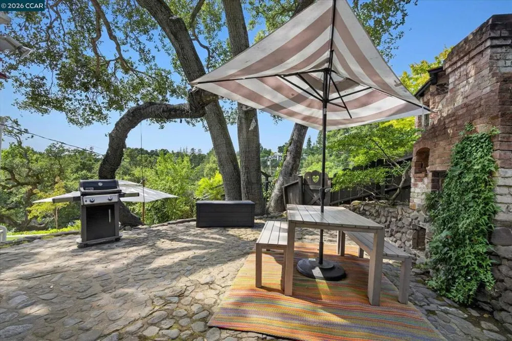 112 Camino Sobrante Orinda, CA 94563