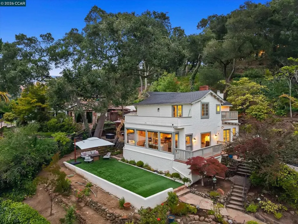 112 Camino Sobrante Orinda, CA 94563