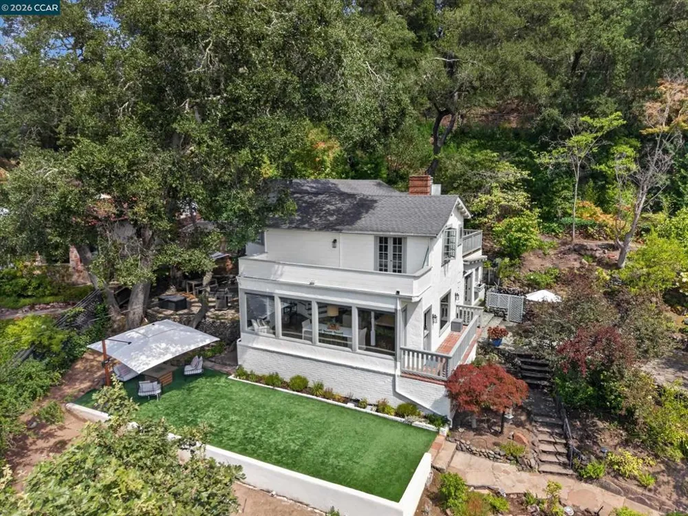 112 Camino Sobrante Orinda, CA 94563
