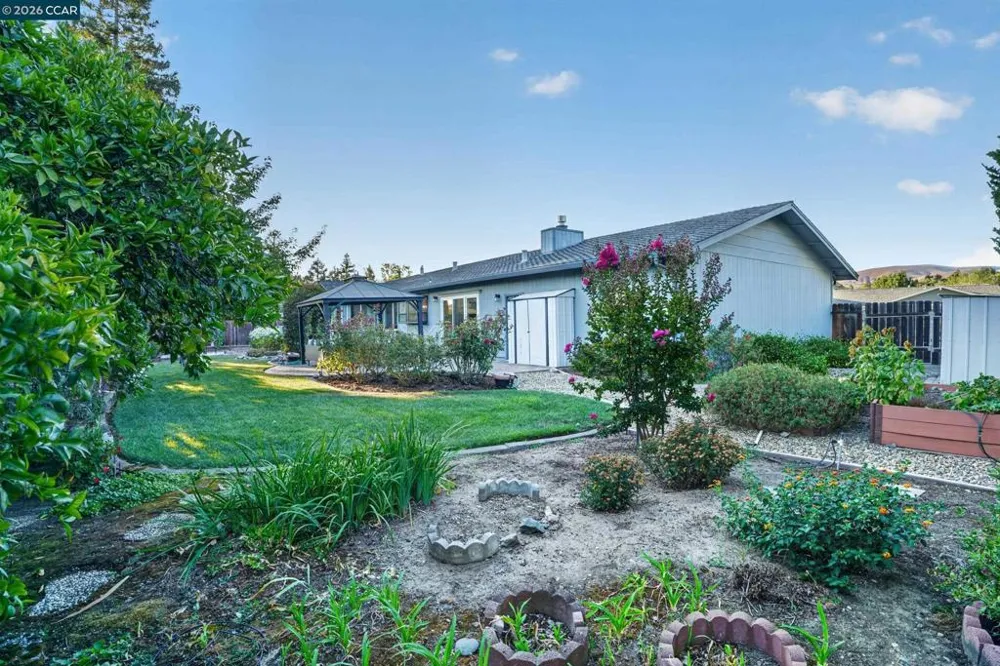 8 Casey Glen Ct Clayton, CA 94517