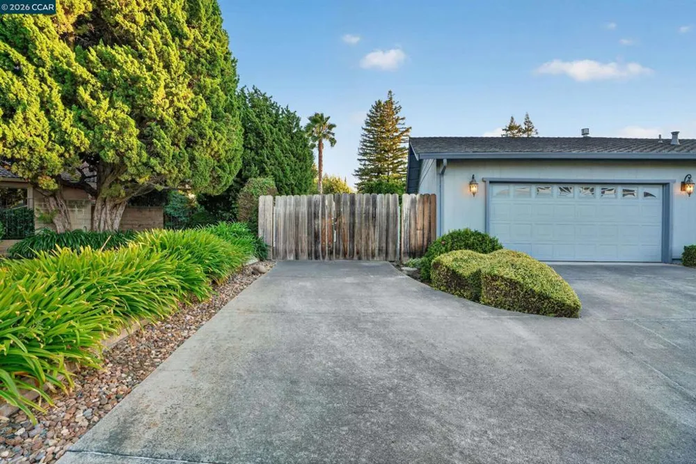 8 Casey Glen Ct Clayton, CA 94517
