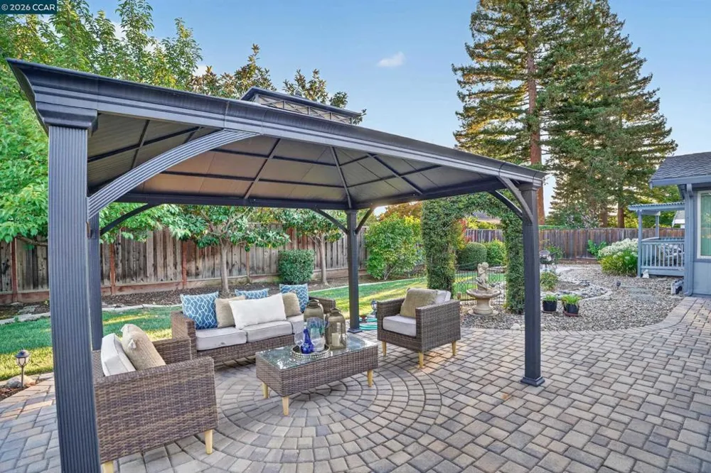 8 Casey Glen Ct Clayton, CA 94517