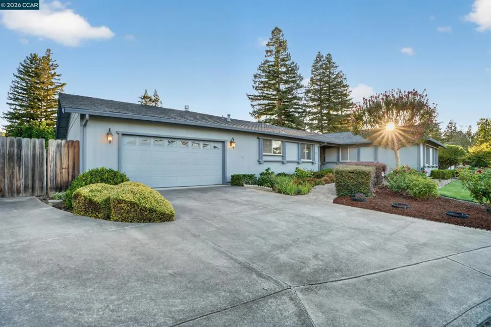 8 Casey Glen Ct Clayton, CA 94517