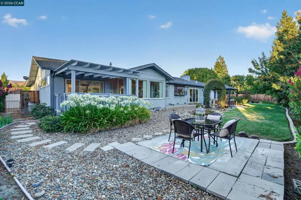 8 Casey Glen Ct Clayton, CA 94517