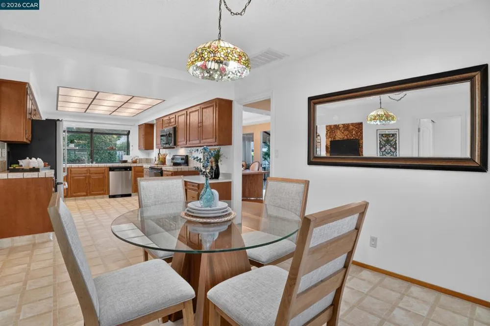 8 Casey Glen Ct Clayton, CA 94517