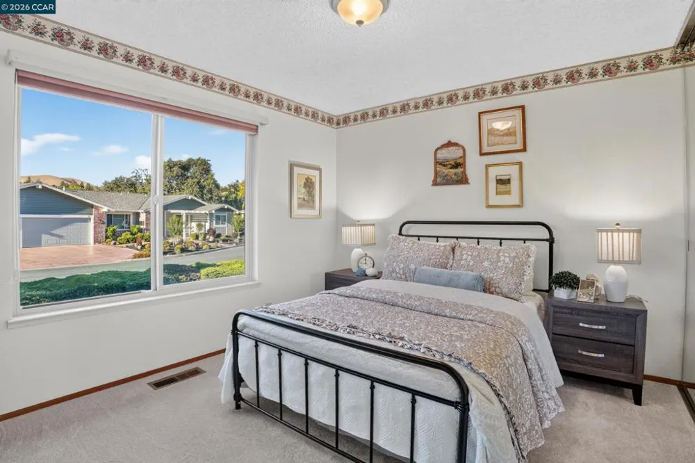 8 Casey Glen Ct Clayton, CA 94517