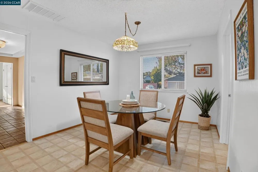 8 Casey Glen Ct Clayton, CA 94517