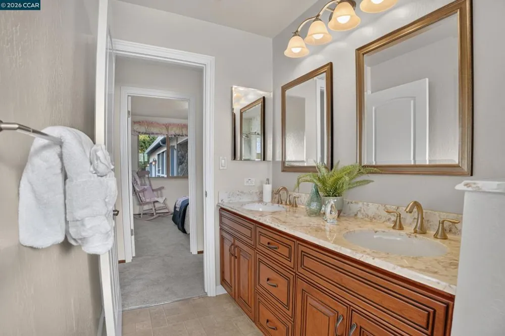8 Casey Glen Ct Clayton, CA 94517