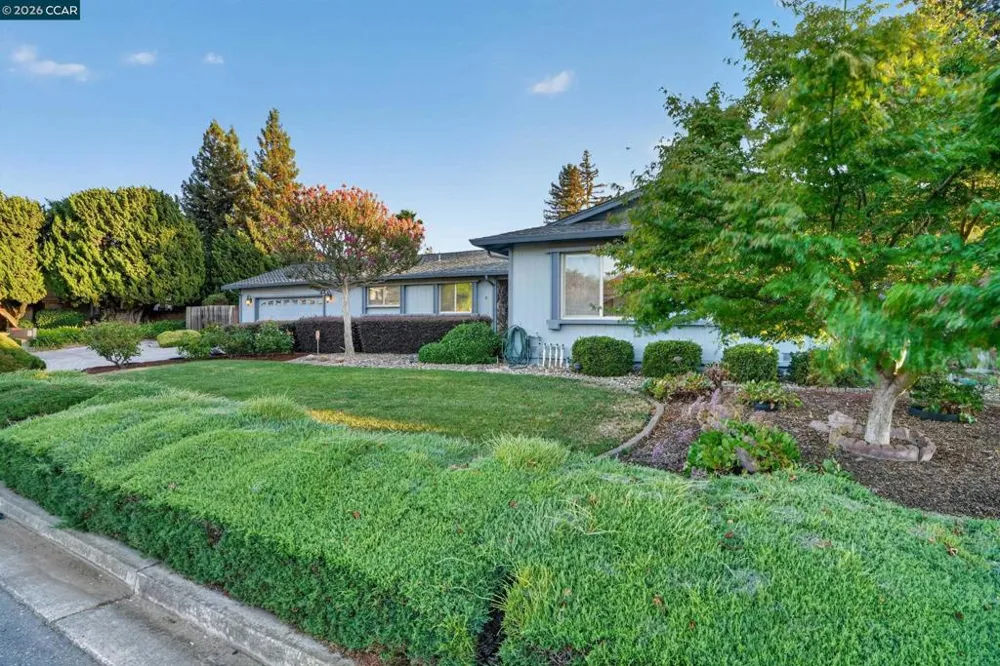 8 Casey Glen Ct Clayton, CA 94517