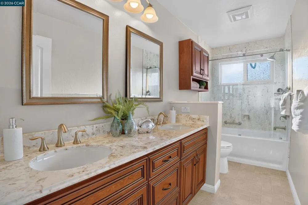 8 Casey Glen Ct Clayton, CA 94517