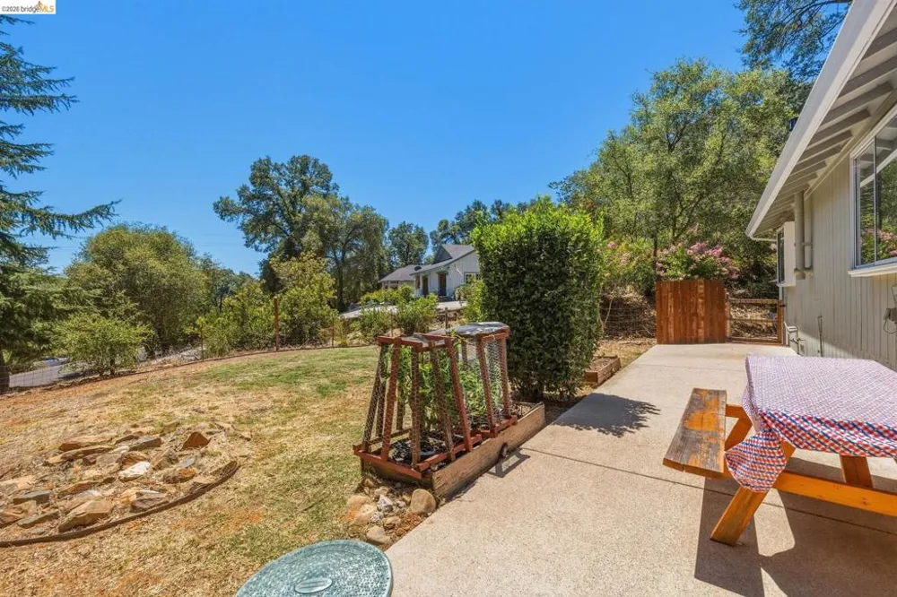 18570 Pradera Real Rd Sonora, CA 95370