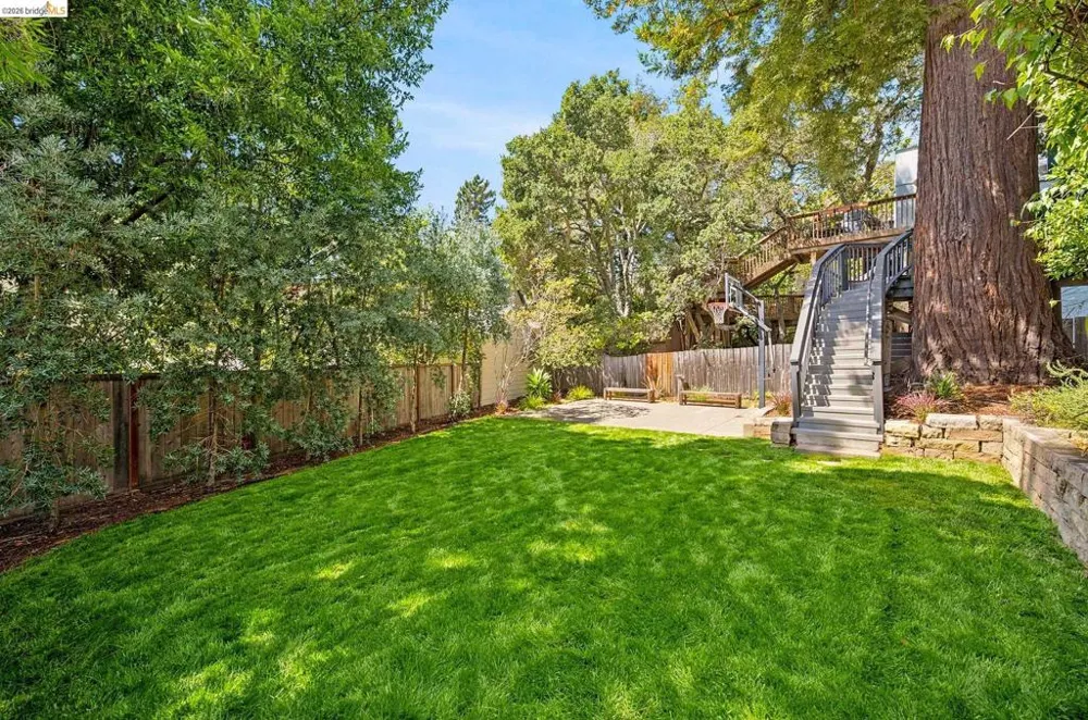 90 Oakmont Avenue Piedmont, CA 94610