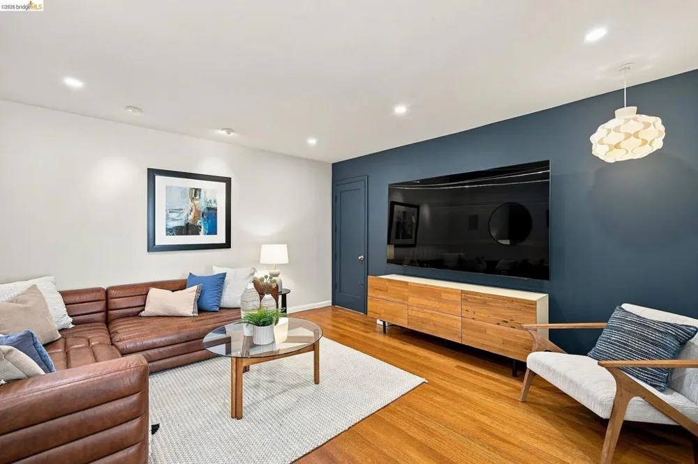 90 Oakmont Avenue Piedmont, CA 94610
