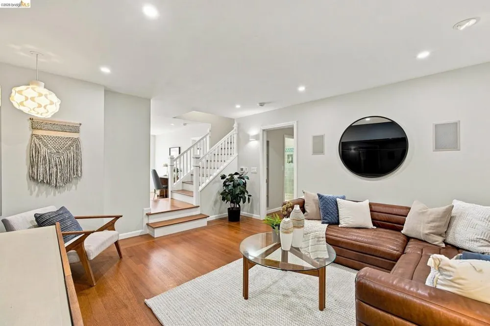 90 Oakmont Avenue Piedmont, CA 94610