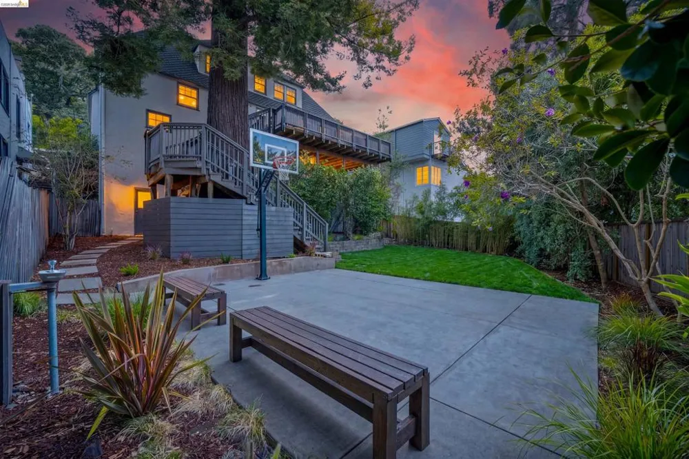 90 Oakmont Avenue Piedmont, CA 94610