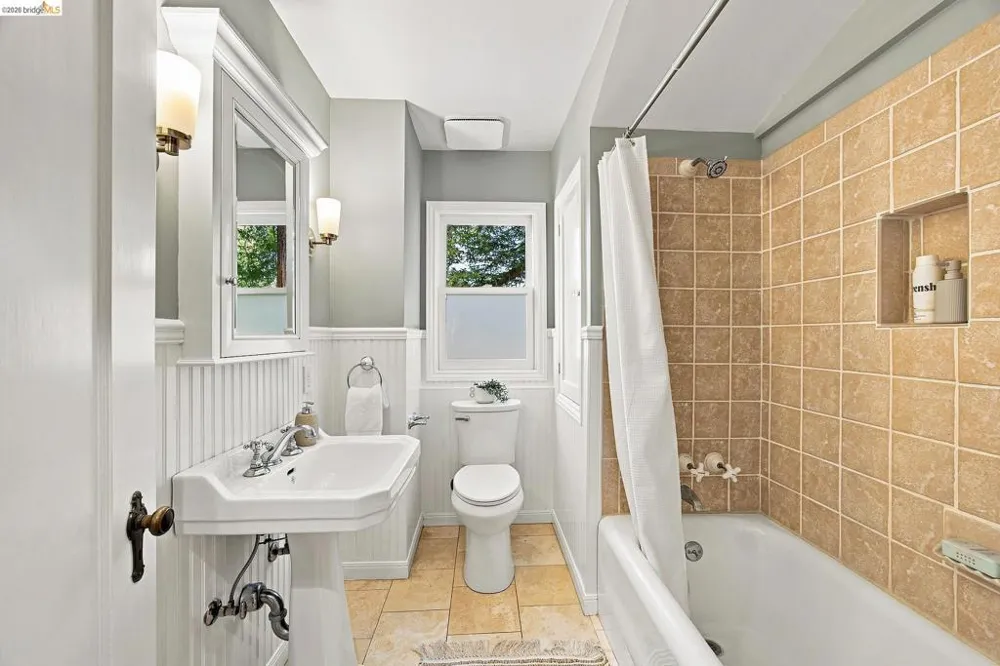 90 Oakmont Avenue Piedmont, CA 94610