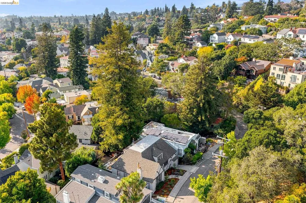 90 Oakmont Avenue Piedmont, CA 94610