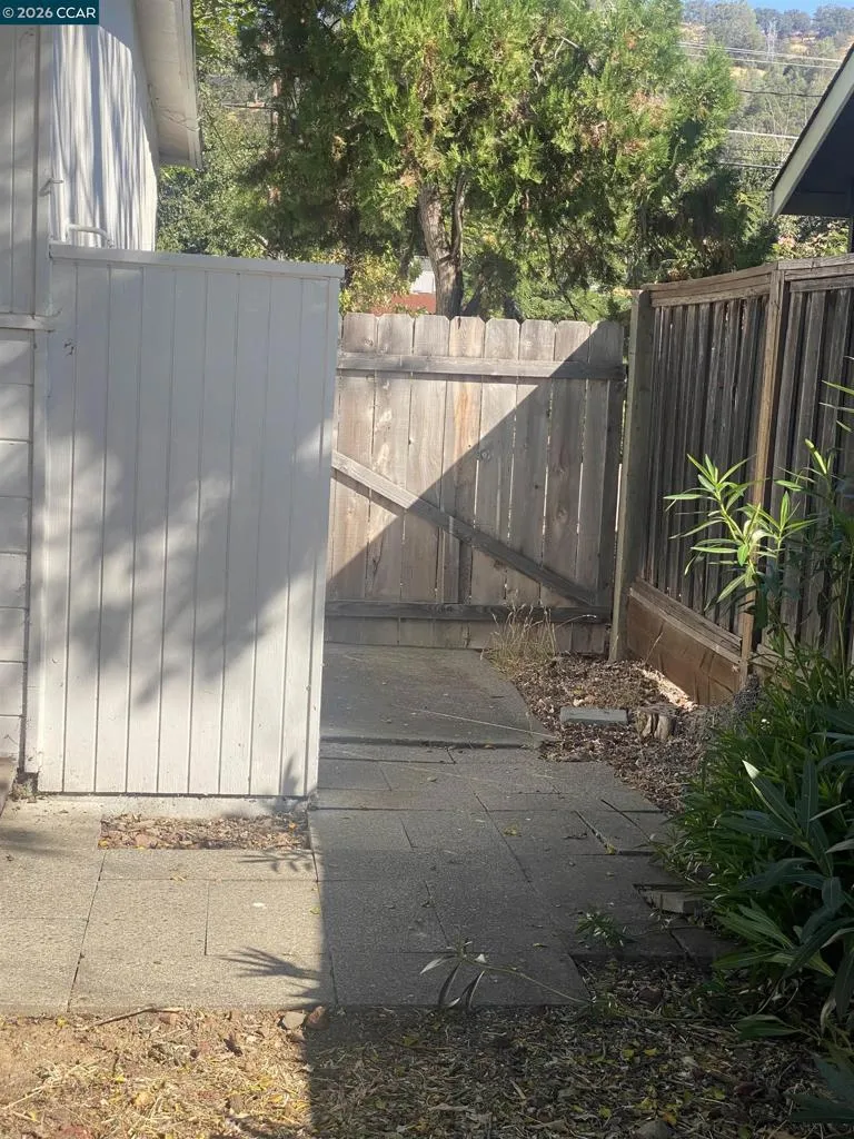 12773 Shoreview Dr Clearlake Oaks, CA 95423