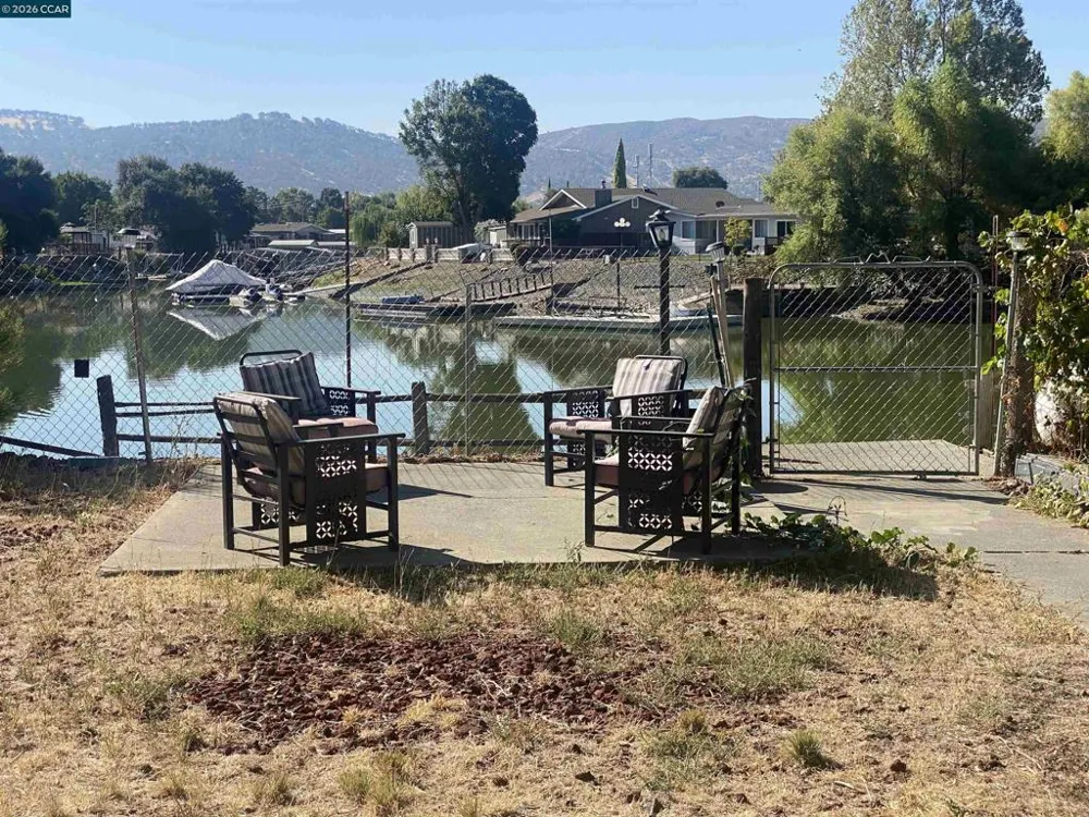 12773 Shoreview Dr Clearlake Oaks, CA 95423