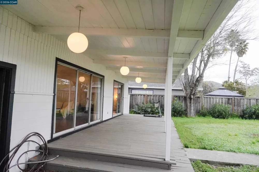 12773 Shoreview Dr Clearlake Oaks, CA 95423