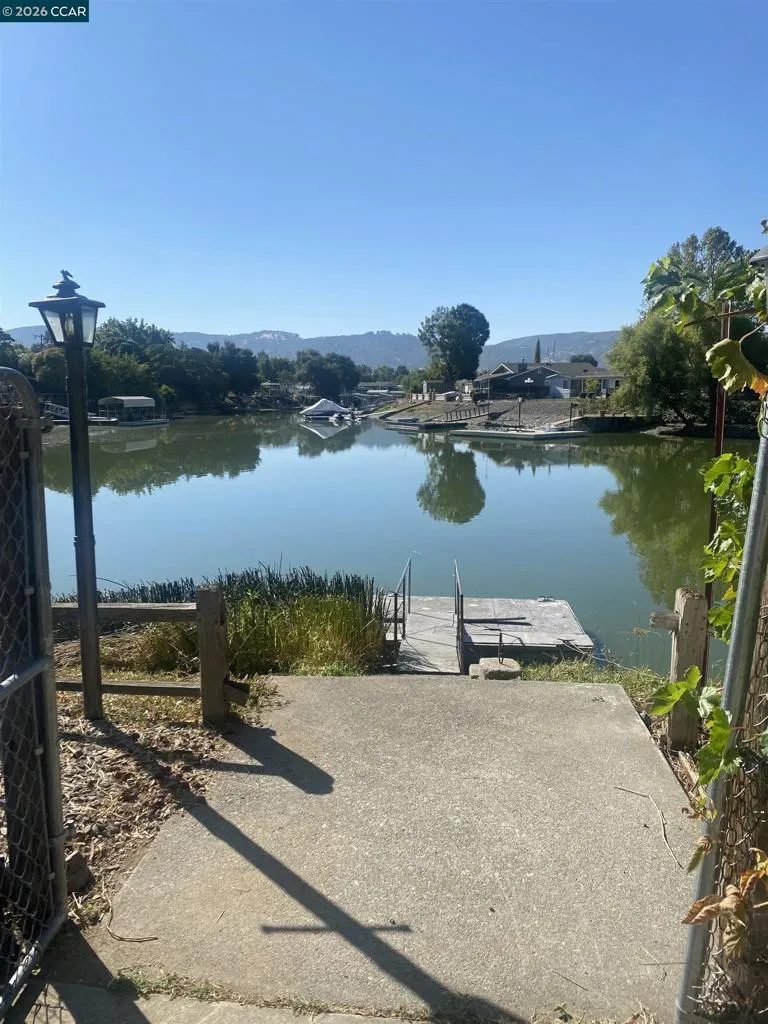 12773 Shoreview Dr Clearlake Oaks, CA 95423