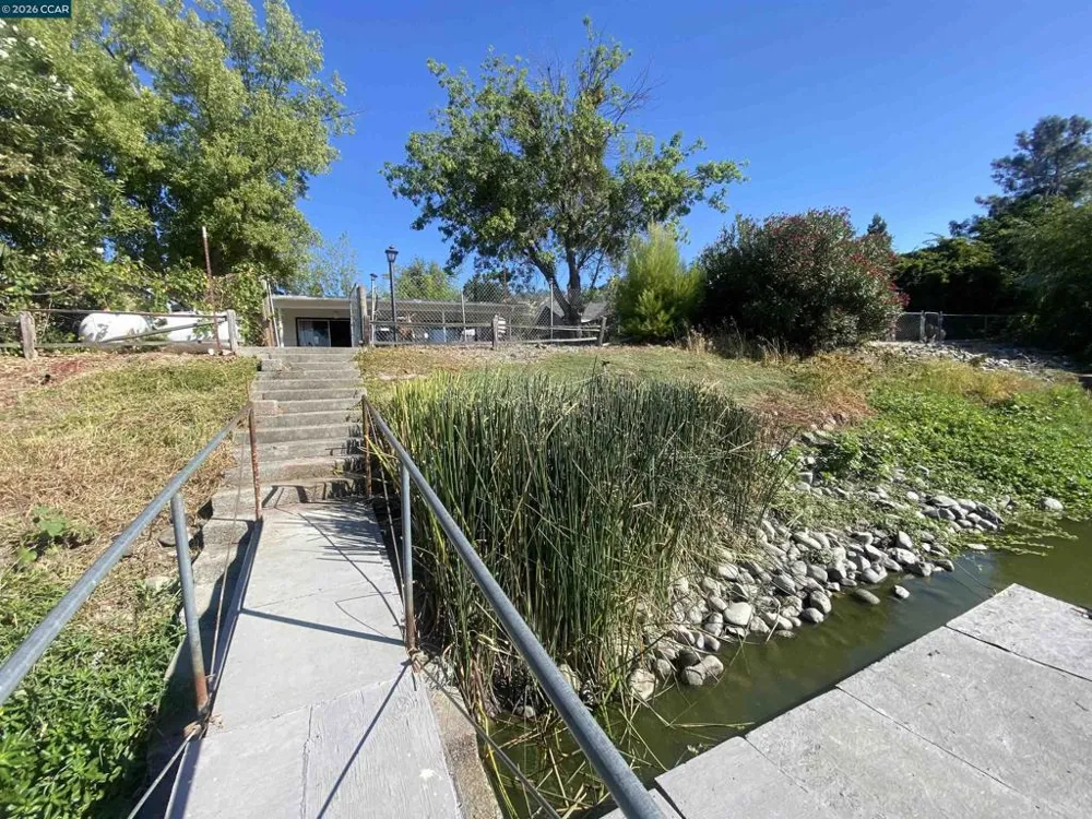 12773 Shoreview Dr Clearlake Oaks, CA 95423
