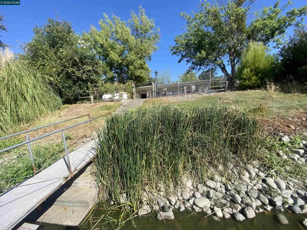 12773 Shoreview Dr Clearlake Oaks, CA 95423
