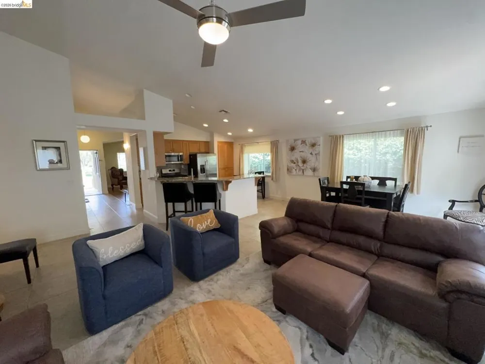400 Pinenut St Oakley, CA 94561