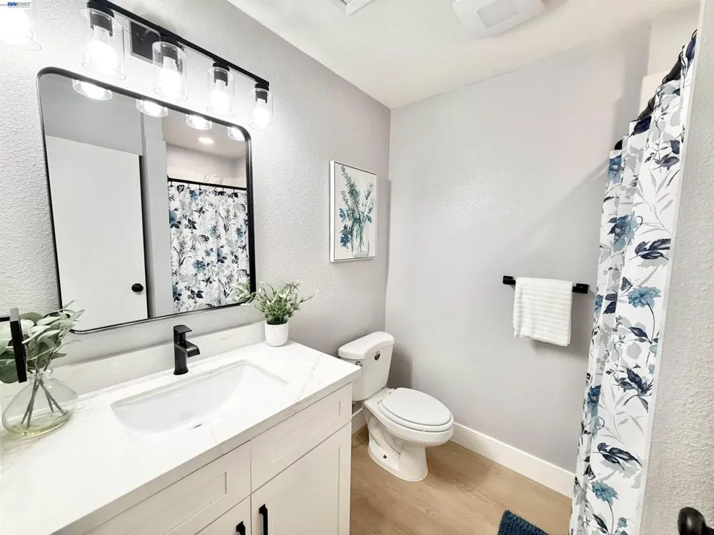 136 Hackamore Ln Fremont, CA 94539