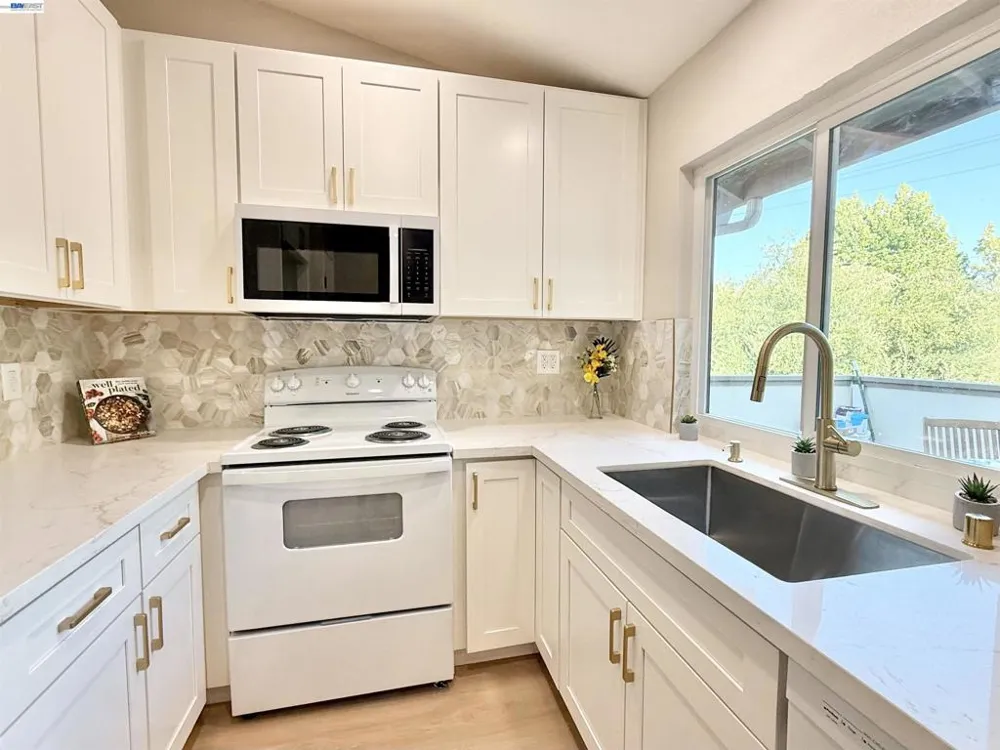 136 Hackamore Ln Fremont, CA 94539