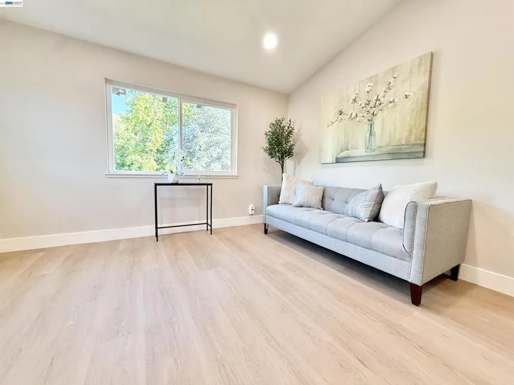 136 Hackamore Ln Fremont, CA 94539