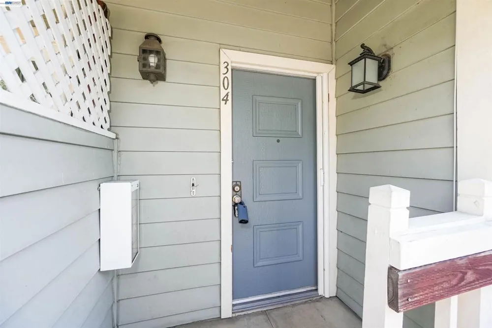 37168 Meadowbrook Cmn #304 Fremont, CA 94536