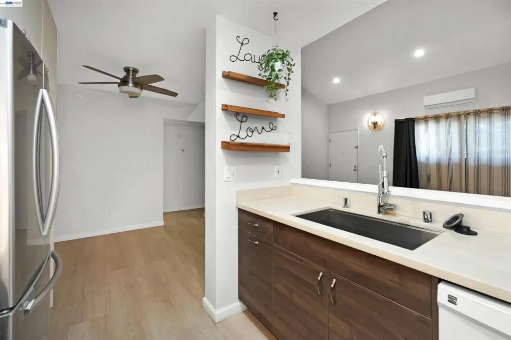 37168 Meadowbrook Cmn #304 Fremont, CA 94536