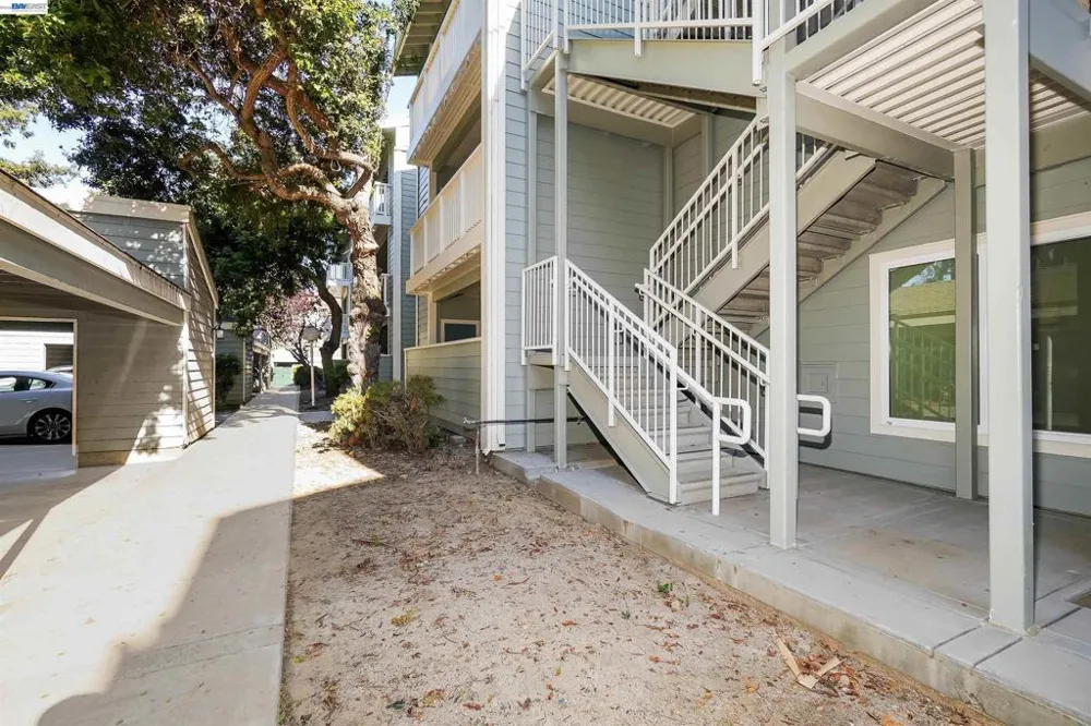37168 Meadowbrook Cmn #304 Fremont, CA 94536