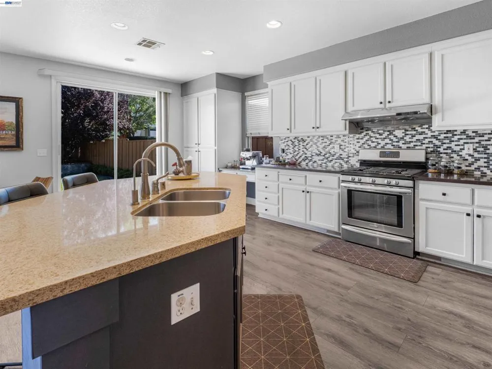 308 Arrowhead Way Hayward, CA 94544