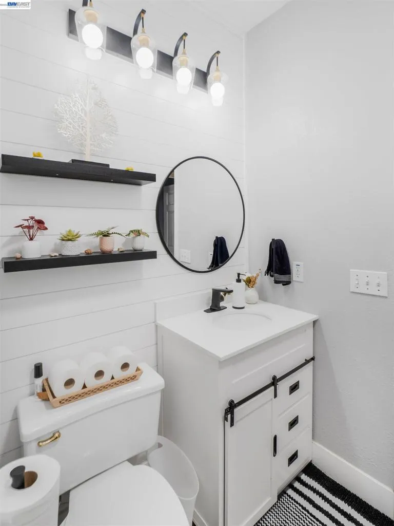 308 Arrowhead Way Hayward, CA 94544