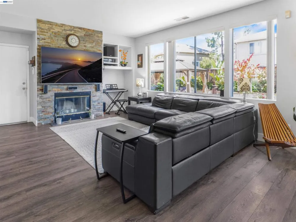 308 Arrowhead Way Hayward, CA 94544