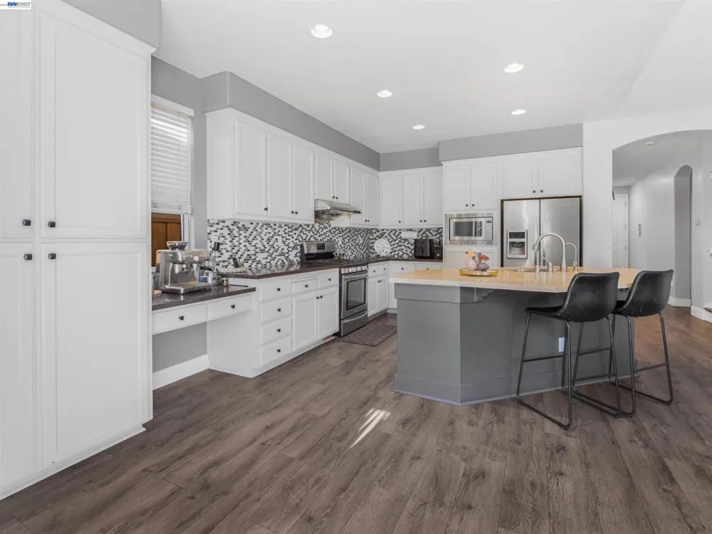 308 Arrowhead Way Hayward, CA 94544