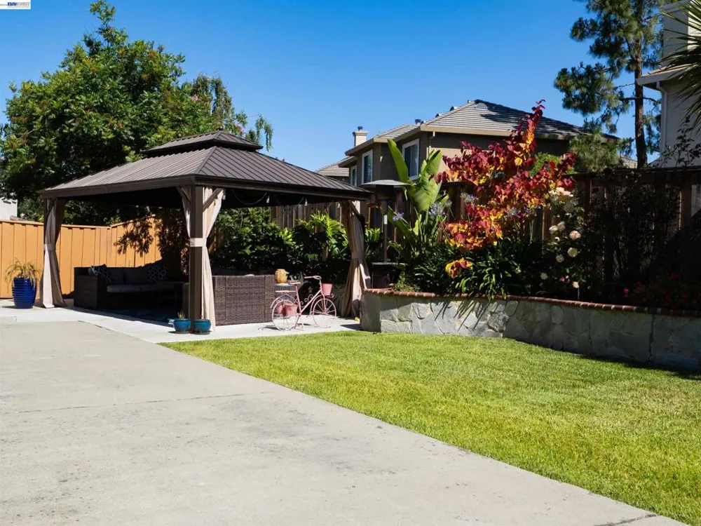 308 Arrowhead Way Hayward, CA 94544