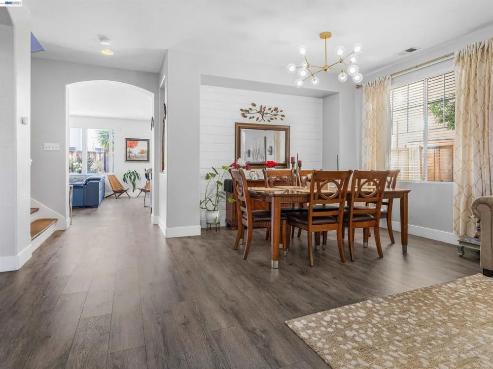 308 Arrowhead Way Hayward, CA 94544