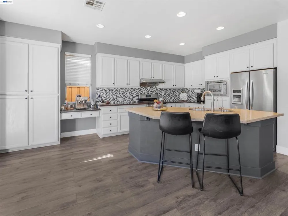 308 Arrowhead Way Hayward, CA 94544