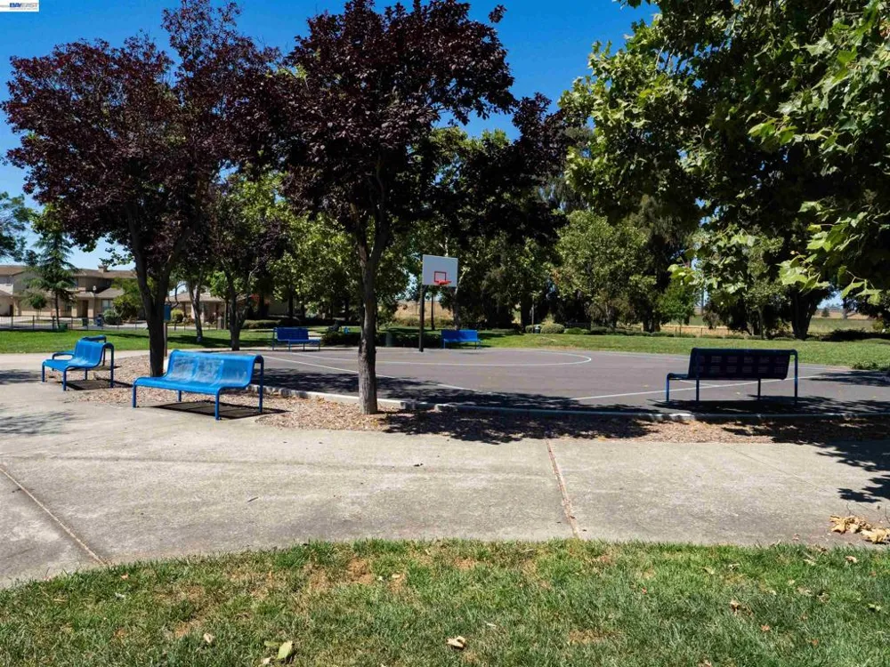 308 Arrowhead Way Hayward, CA 94544