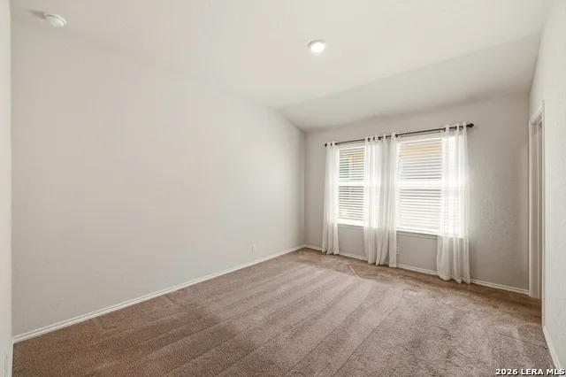 216 E Middle Green Loop Floresville, TX 78114