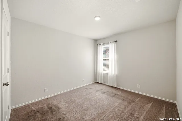 216 E Middle Green Loop Floresville, TX 78114