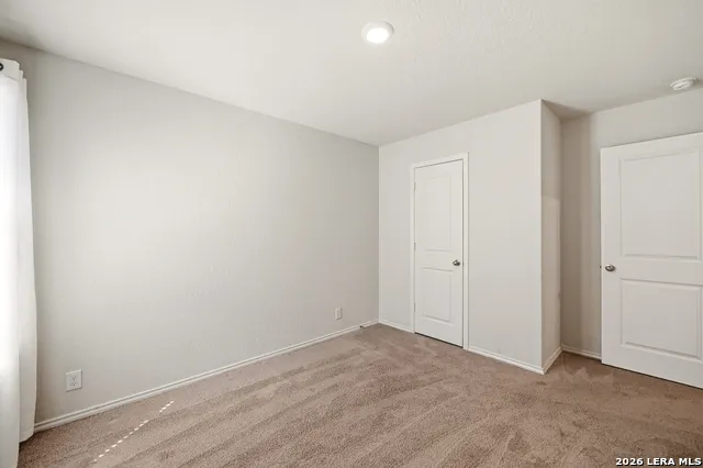 216 E Middle Green Loop Floresville, TX 78114
