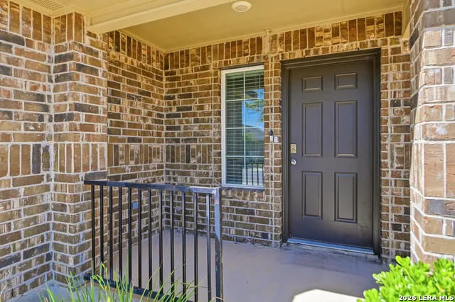 216 E Middle Green Loop Floresville, TX 78114