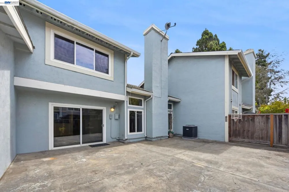 2423 Blackpool Ln San Leandro, CA 94577