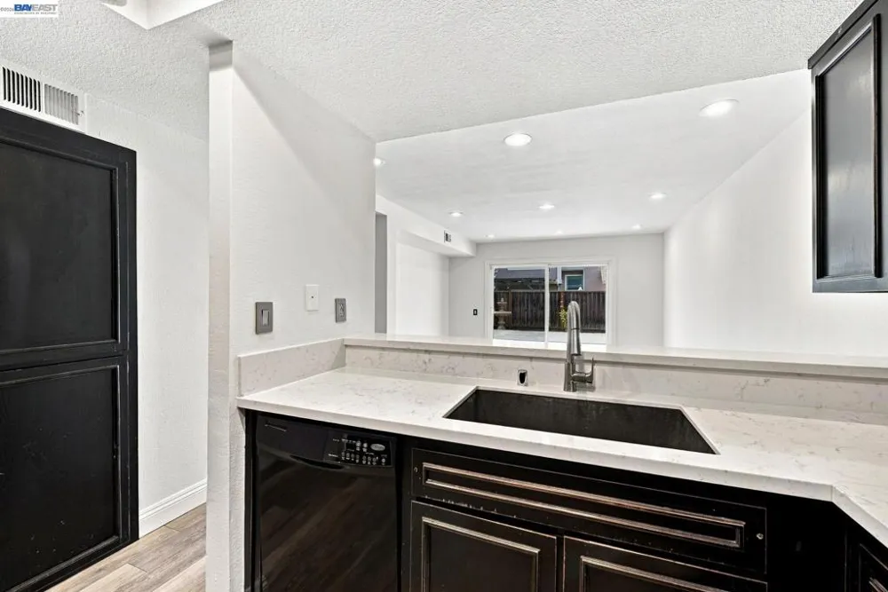 2423 Blackpool Ln San Leandro, CA 94577